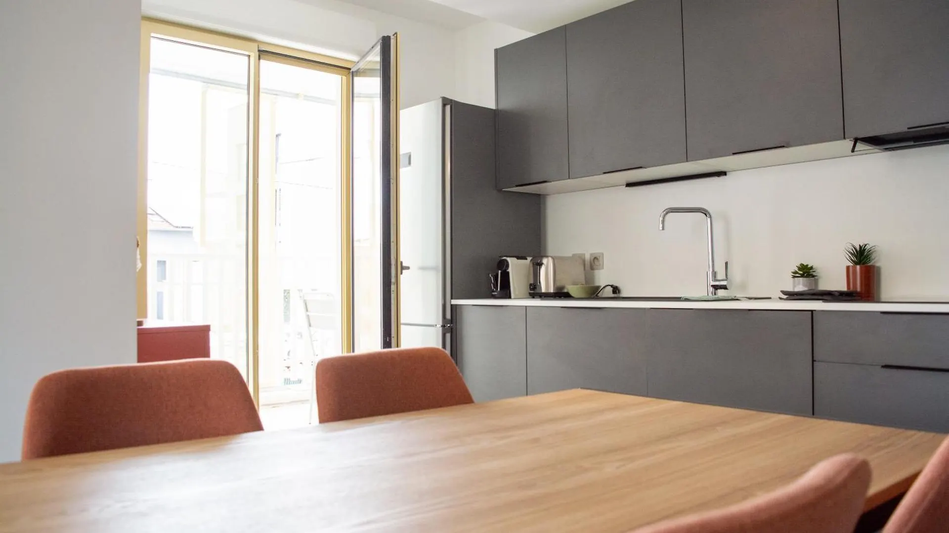 Les Tilleuls I - T4 Villeurbanne Apartment
